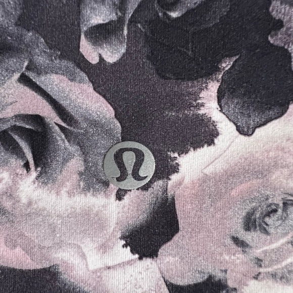 Lululemon High rise cropped leggings Black and white floral - Picture 2 of 2